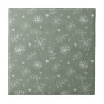 Azulejo Sage Green Floral Granja Cerámica Tile<br><div class="desc">Flores blancas dibujadas a mano y hojas sobre un fondo de granja verde salado de campo. 100% de satisfacción del cliente con "Zazzle" todos los días.</div>
