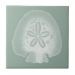 Azulejo Silhouette Sand Dollar<br><div class="desc">¿Te imaginas vivir tu vida en la playa? Obtén esta hermosa imagen de esta silueta y dólar para añadir a tu colección de playa. Esta original obra de arte translúcida es excelente en cualquiera de tus productos Zazzle. Su arte contemporáneo y moderno le hará ser el más elegante de sus...</div>