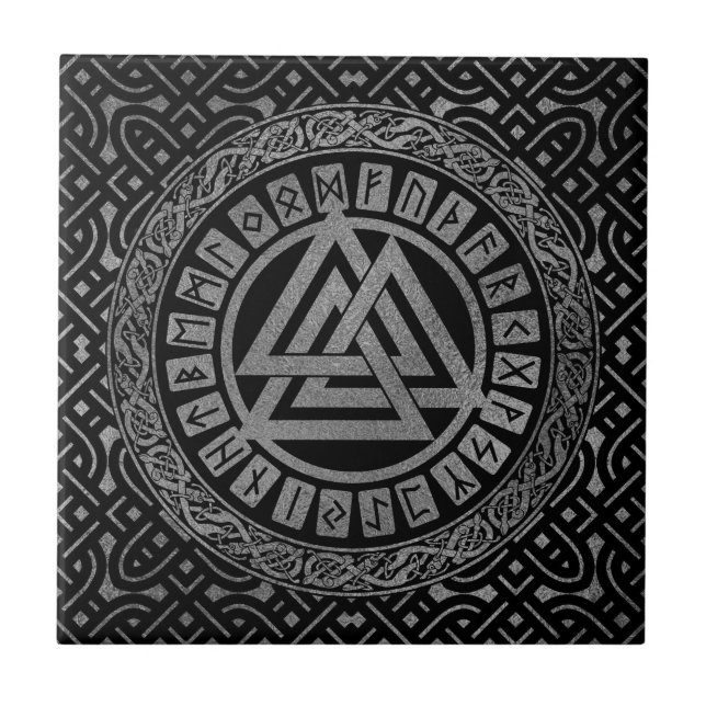 Azulejo Símbolo metálico de plata de Valknut en modelo (Frente)