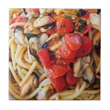 Spaghetti con mosaico cerámico de mejillones