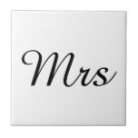 Azulejo Sr. y Sra. | elegante pareja moderna<br><div class="desc">"Mr. and Mrs." Un regalo de pareja a juego con un elegante diseño moderno en blanco y negro. Perfecto para ・ Amantes/Parejas ・ Recién casados ・ Aniversario del Boda ・ El día de San Valentín Haga clic en el botón personalizar para personalizar el diseño eligiendo el color de fondo que...</div>