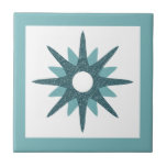 Azulejo Starburst turquesa brillante moderno de mediados d<br><div class="desc">Diseño moderno con un solo estallido turquesa sobre un fondo blanco, enmarcado en un brillante turquesa. Diseño sencillo, limpio y moderno. Un diseño de una colección de coordinación. Crea tu propio mosaico de personalizados cargando una nueva imagen, o usa el botón "mensaje" para contactar con el diseñador para obtener ayuda....</div>