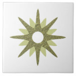 Azulejo Starburst verde único de mediados de siglo | Grand<br><div class="desc">Diseño de inspiración moderna de mediados del siglo XX con un solo estallido retro verde vintage sobre fondo blanco. Diseño sencillo y moderno. Crea tu propio mosaico de personalizados cargando una nueva imagen, o usa el botón "mensaje" para contactar con el diseñador para obtener ayuda. Para crear su propio diseño:...</div>