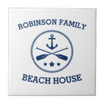 Azulejo Su familia Beach House Nombre Anchor Oars Stars<br><div class="desc">Elegantes azulejos de cerámica con tu nombre familiar personalizado u otro texto,  un personalizado ancla náutica con remos cruzados y estrellas de azul marino sobre blanco o elige colores de fondo para que coincidan con tu decoración.</div>