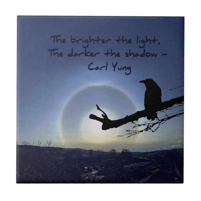 Azulejo Sun Halo sobre Gales con mosaico de cerámica Raven (Frente)