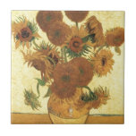 Azulejo Sunflowers de Van Gogh<br><div class="desc">Vida: Vase con quince girasoles pintando por Vincent van Gogh El expresionismo no es simplemente una forma de ver las cosas: también es una forma de hacerlas, de pintarlas. Un expresionista no pinta "plano" y en tonos puros, rompe sus tonos y los aplica con un pincel liberal. Es realmente sorprendente...</div>