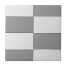 tablero de ajedrez blanco y gris