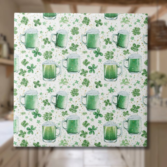 Azulejo Tazas de cerveza verde elegantes y tréboles blanco (Subido por el creador)