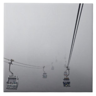 Azulejo Teleférico de Ngong Ping en niebla espesa