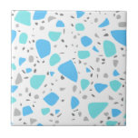 Azulejo Terrazo blanco turquesa azul moderno<br><div class="desc">Elegante baldosa de cerámica moderna y elegante,  con un diseño de terrazo impecable de color azul y turquesa sobre un fondo blanco. Diseño limpio y fresco,  perfecto para las paredes de diseño interior.</div>