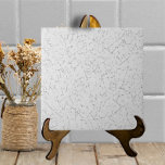 Azulejo Textura de vidrio grisáceo claro<br><div class="desc">Esta baldosa de cerámica de apariencia acristalada tiene una falsa crepitación sobre un fondo gris claro. Parece una pieza artesanal texturizada con un aspecto decorativo pero simple y neutro. Perfecto como acento propio o combinado con otros motivos de mosaico en una instalación de contraportada. Arte y diseño de Tuzi Williams....</div>