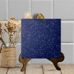 Azulejo Textura moderna simple de cristal crujiente azul d<br><div class="desc">Esta baldosa de cerámica de apariencia acristalada tiene una falsa crepitación sobre un fondo azul marino oscuro. Parece una pieza artesanal texturizada con un aspecto decorativo pero simple y neutro. Perfecto como acento propio o combinado con otros motivos de mosaico en una instalación de contraportada. Arte y diseño de Tuzi...</div>