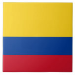 Azulejo Tile de bandera colombiana<br><div class="desc">Mejora tu espacio con nuestra exquisita baldosa con la bandera de Colombia! Esta cerámica de primera calidad exhibe con orgullo el diseño de la bandera colombiana, caracterizada por su tricolor amarillo, azul y rojo. La franja amarilla ocupa la mitad superior de la bandera, representando la riqueza y los recursos de...</div>