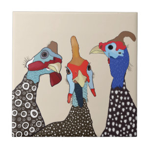 Azulejo Tres pájaros de aves de corral de Guinea con estam