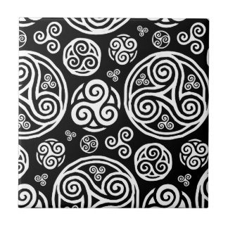 Azulejo Triskels celtas blancas en negro