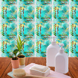 Azulejo Turquesa maya y cielo helado<br><div class="desc">Este amplio y luminoso diseño celebra la cultura maya de la península de Yucatán. Muestra una escultura guerrera maya, mirando el horizonte. Su exquisito canapé turquesa y dorado evoca al Caribe indígena mexicano. El arte étnico mexicano en su mejor momento. Todo el diseño está cubierto por un velo, con delicados...</div>