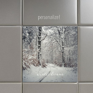 Azulejo Un camino a través del bosque de invierno encantad