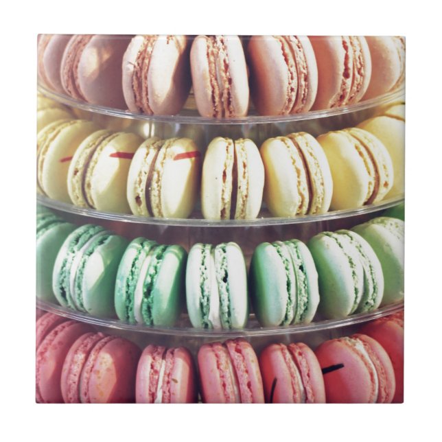 Azulejo Un delicioso postre colorido francés Macaron (Frente)