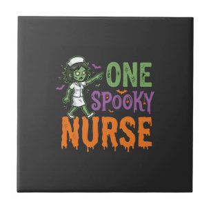 Azulejo Un diseño de Halloween de una enfermera espeluznan