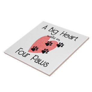 Azulejo Un gran corazón camina sobre cuatro patas - un ama