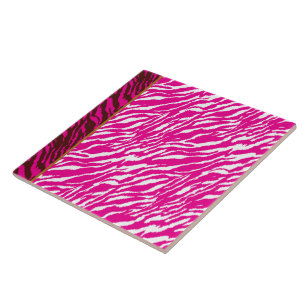 Azulejo Un intrincado patrón floral en rosa y blanco, arte