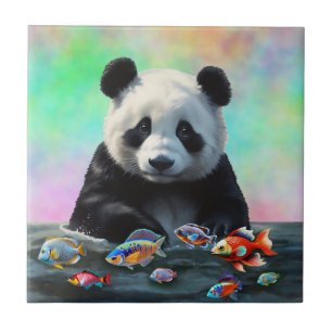 Azulejo Un panda mira con curiosidad a los peces coloridos