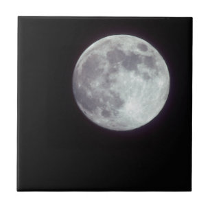 Azulejo Una brillante luna llena en un cielo nocturno negr