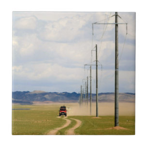Azulejo Vehículos 4X4 en camino de tierra, desierto de Gob