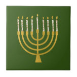 Azulejo Velas festivas Menorah Hanukkah Elegante Verde<br><div class="desc">Relieve metalizado de oro falso menorah velas para su celebración de Hanukkah. Ilustracion menorah caprichoso con estrellas blancas cubiertas de velas celestiales sobre un falso atril de velas menorah dorado. La minimalista menorah elegante estrella Hanukkah ilustró regalos de diseño y productos de papel.</div>