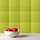 Azulejo Verde wasabi sólido<br><div class="desc">Diseño sencillo de moda en color sólido verde wasabi.</div>