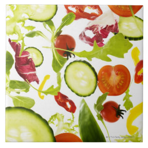 Azulejo Verduras de ensalada mezclada frescas que caen a