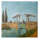 Azulejo Vincent Van Gogh Vintage Langlois Bridge en Arles<br><div class="desc">Una encantadora impresión de "Langlois Bridge at Arles", una pintura creada en 1888 por Vincent van Gogh. Vincent van Gogh (1853-1890) fue un pintor holandés post-impresionista que en poco más de una década creó aproximadamente 2, 100 pinturas incluyendo cerca de 860 pinturas al óleo, la mayoría de las cuales fueron...</div>