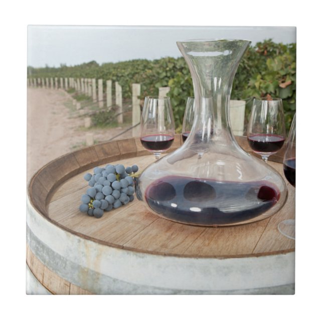 Azulejo Vino rojo en viñedo (Frente)