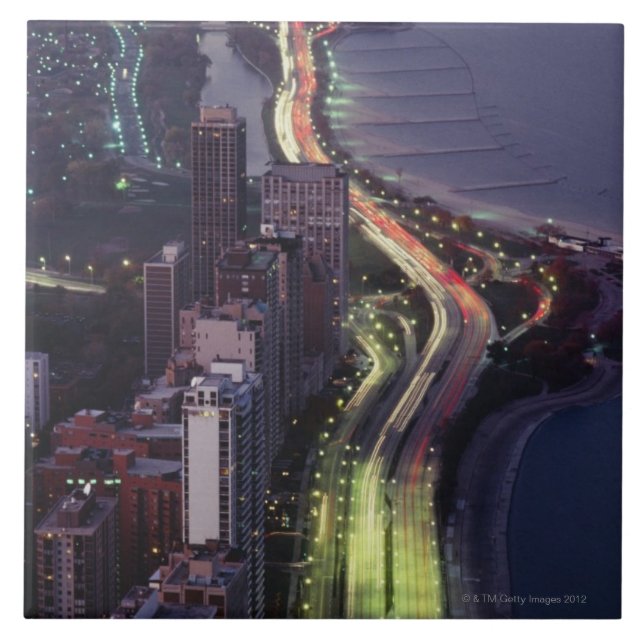 Azulejo Vista aérea de edificios a lo largo de una (Frente)