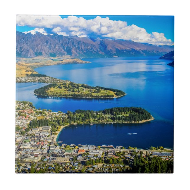 Azulejo Vista de Queenstown desde el pico de Bob, Nueva Ze (Frente)