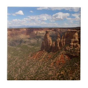 Azulejo Vista desde el sendero Canyon Rim en el Monumento 