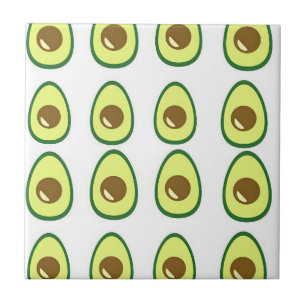 Azulejo Vocado verde rebanado sobre blanco