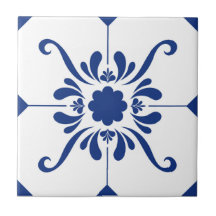 Azulejos azules de cerámica blanca