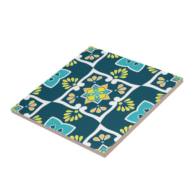 Azulejos pequeños y verde azulados con elementos a (Lado)