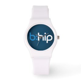 b: reloj deportivo blanco de la cadera