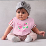 Babero Primer Cumpleaños De One In A Melon<br><div class="desc">Uno en una sandía de verano melón 1er cumpleaños</div>