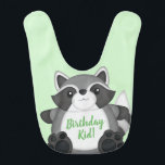 Babero Raccoon Birthday Party Green<br><div class="desc">Este tema de diseño de la colección de Baby Shower Raccoon presenta un mapache simplemente adorable en un pallet de color rosa, azul o verde que celebra su cumpleaños y Baby Shower tan especiales. Personalice esto más adelante con los detalles de su fiesta de cumpleaños y ducha de bebé de...</div>