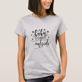 Baby hace frío afuera camiseta de mujer