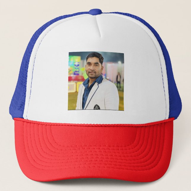 "Bada Bhai: Ek Tasveer ka Jadoo, Gorra Topi ka Saf (Anverso)