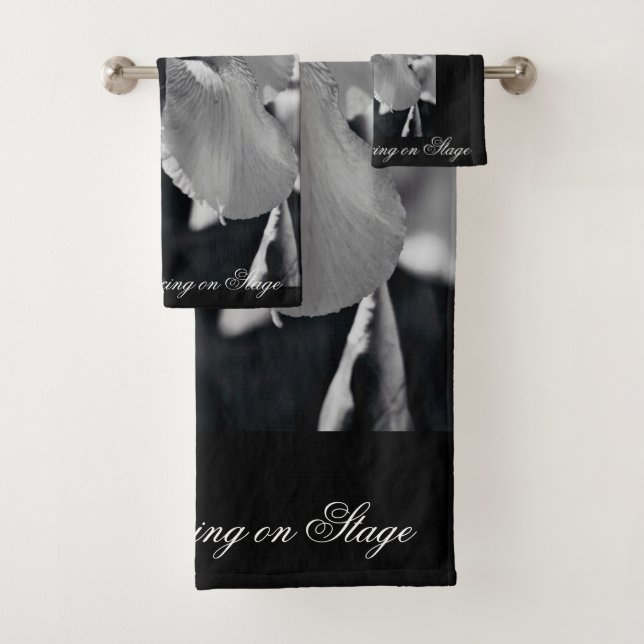 Baile de ballet en el escenario en blanco y negro (In situ)