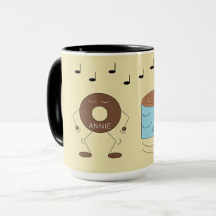 Baile de donut y tazas de café de chocolate con es