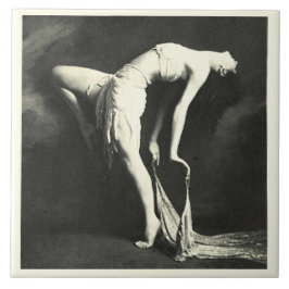 Baldosa cerámica con bailarina de época