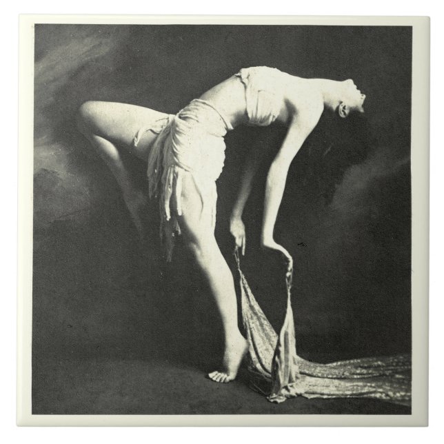 Baldosa cerámica con bailarina de época (Frente)