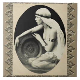 Baldosa cerámica con bailarina de época