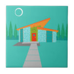 Baldosa cerámica de la casa del Personalizado de e<br><div class="desc">Esta Casa Personalizado de la Edad Espacial Tile de cerámica es un sueño retro de amante hecho realidad. El minimalista diseño de arte cuenta con una casa de piedra acuática con grandes ventanas de color azul pavo real. Colgado desde el techo atómico, inclinado y naranja, una luz sputnik amarilla ilumina...</div>